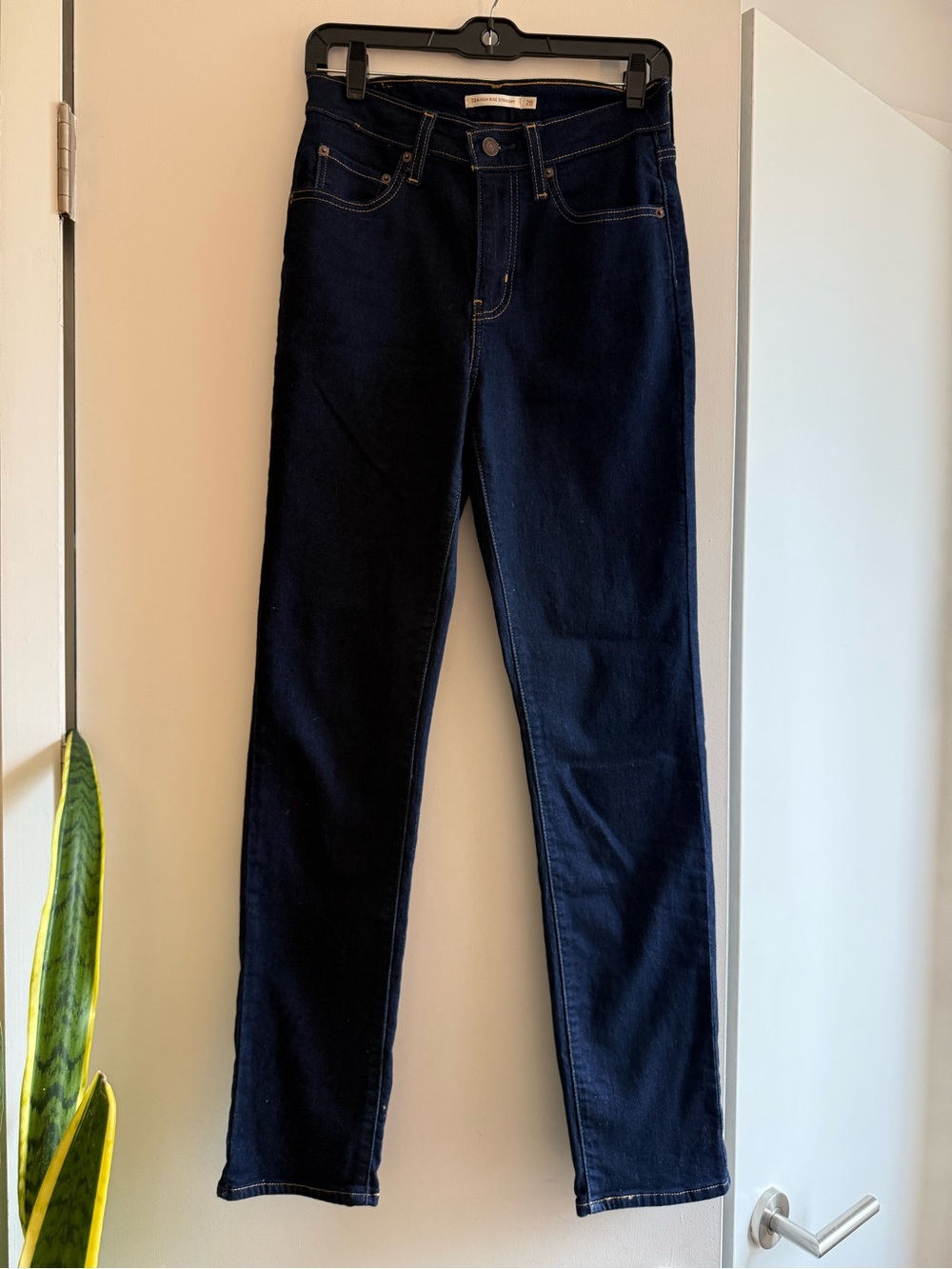 NWOT Levi’s 724 high rise straight 28x32
